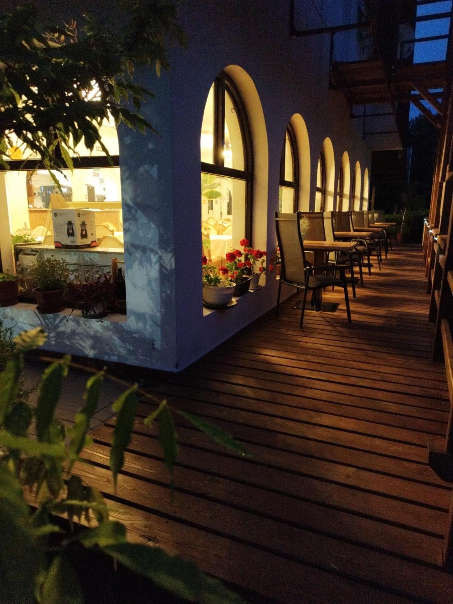 Bed and Breakfast Margaréta Étterem Panzió Balatonberény Exterior foto