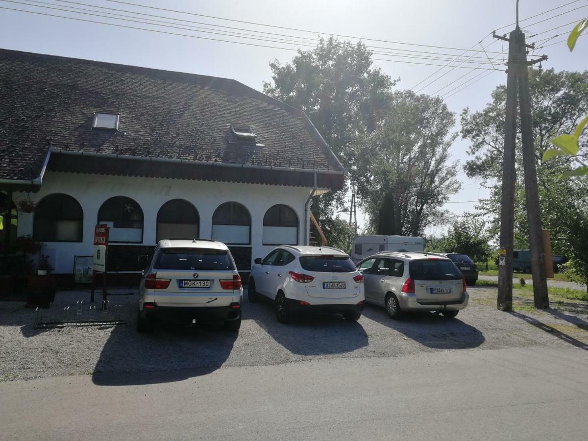 Bed and Breakfast Margaréta Étterem Panzió Balatonberény Exterior foto