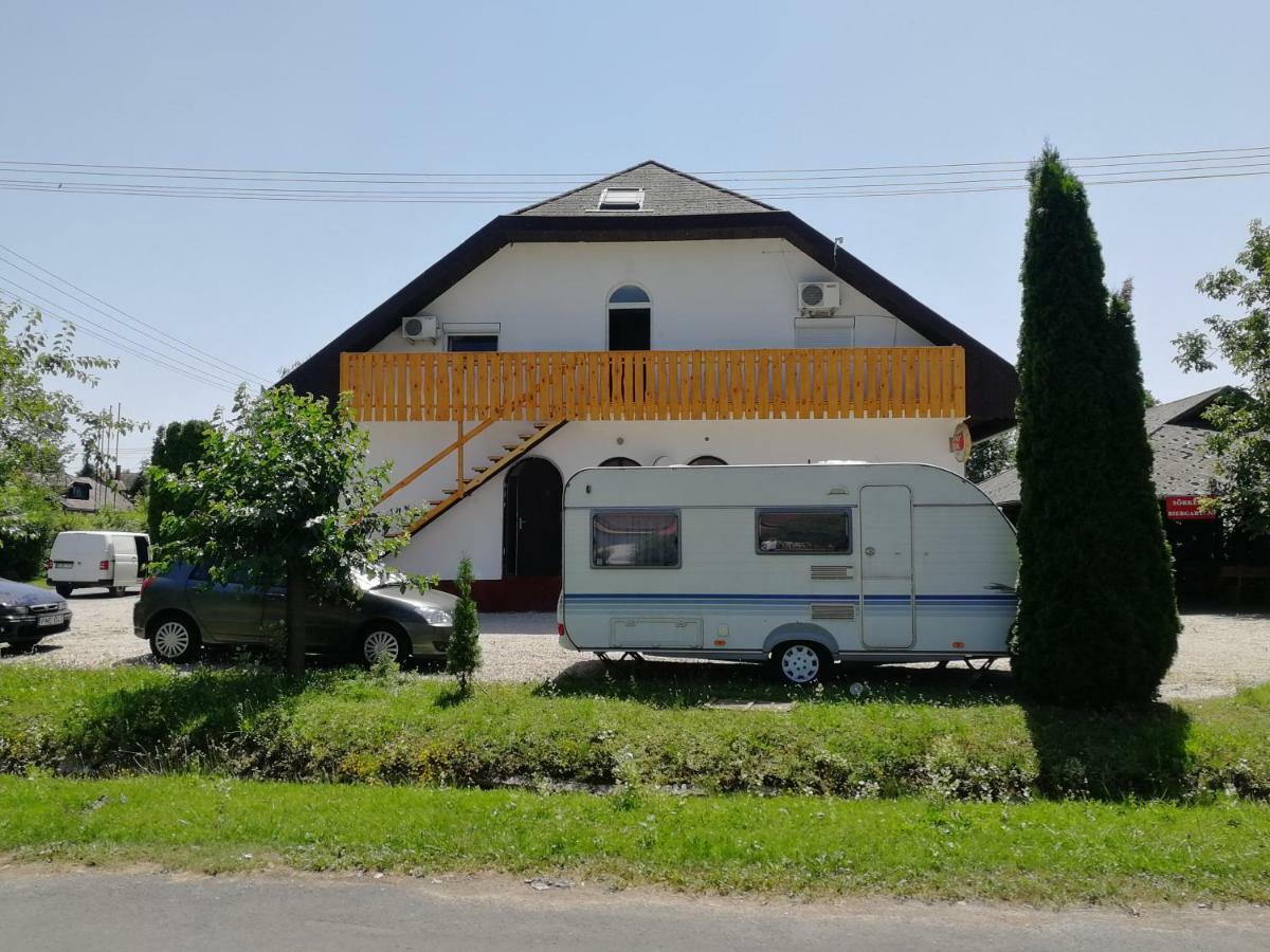 Bed and Breakfast Margaréta Étterem Panzió Balatonberény Exterior foto