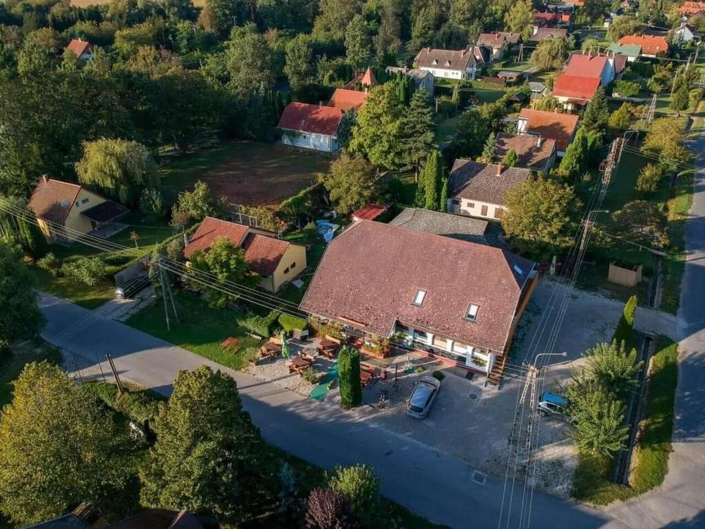 Bed and Breakfast Margaréta Étterem Panzió Balatonberény Exterior foto